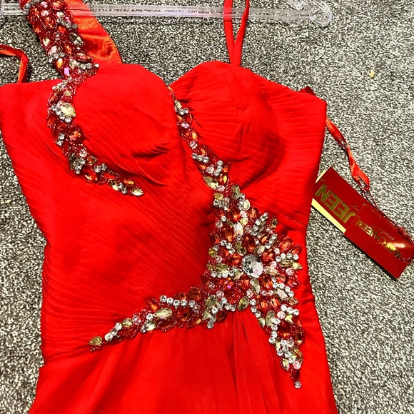 Red Bead-Accent Sweetheart Gown - Picture 4 of 6